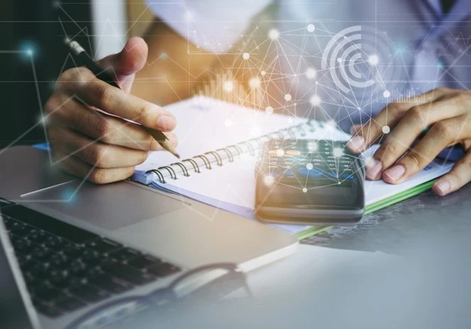 Analyst working out investment opportunities