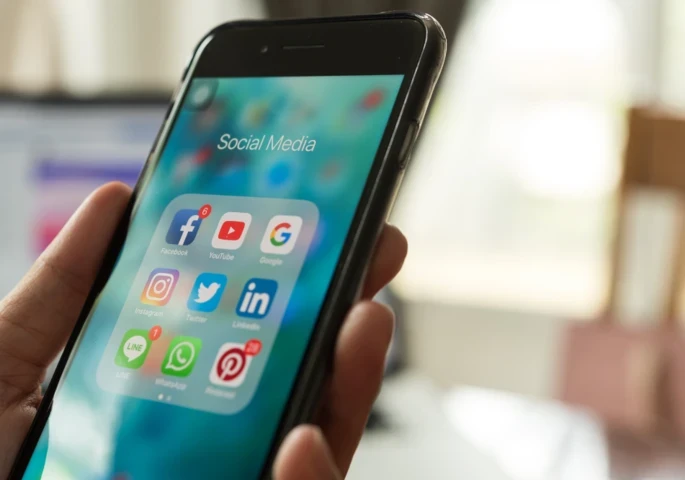 Intelligent Social Media