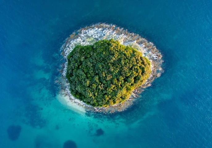 Island hopping cyberattack targeting supply chain organisations through network vulnerabilities, third-party access and compromised websites.