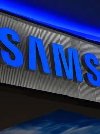 Samsung Electronics union representatives outside a South Korean court after filing an injunction to halt voting on the company’s 2026 wage agreement linked to AI-driven chip division bonuses.