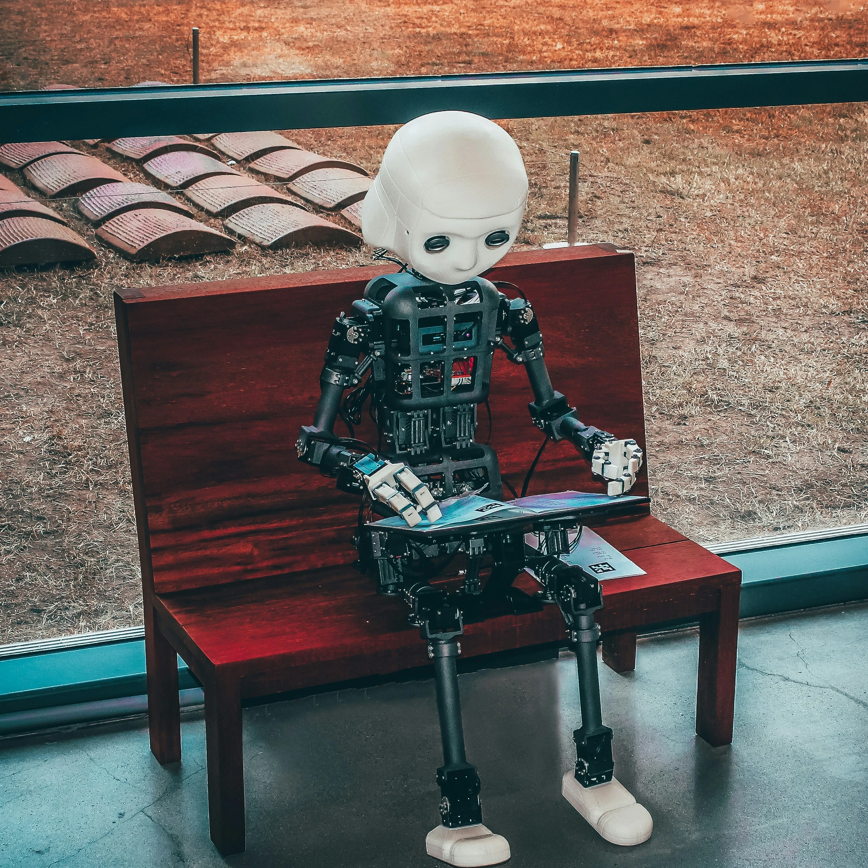 https://unsplash.com/photos/black-and-white-robot-toy-on-red-wooden-table-zwd435-ewb4?utm_content=creditShareLink&utm_medium=referral&utm_source=unsplash